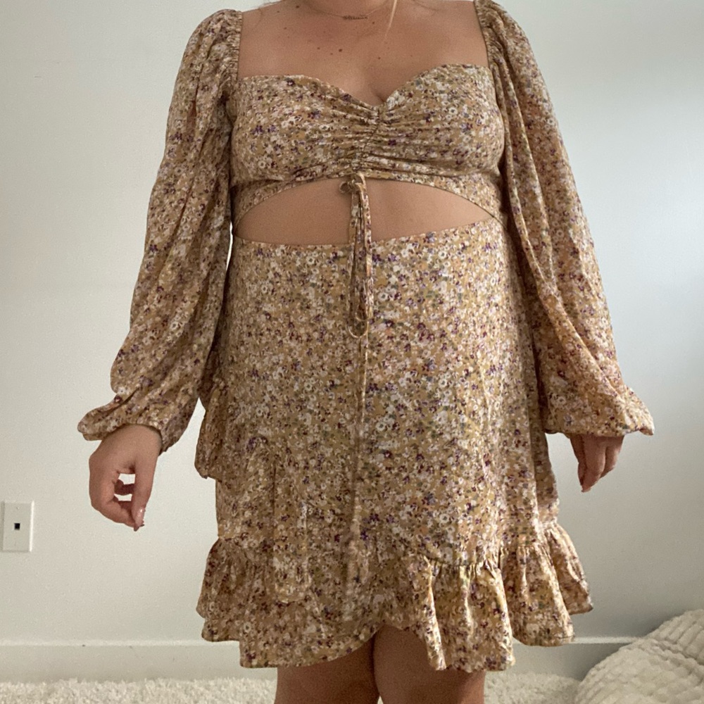 Plus Size PRETTYLITTLETHING flowered dress in size 20 US (24 UK)